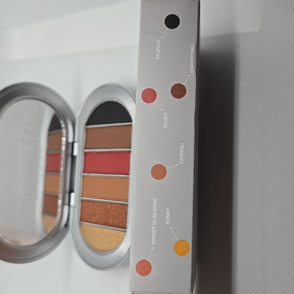 R.E.M. Beauty Glam Eyeshadow Palette - Picture 2 of 3